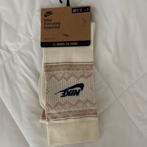 NWT! Nike Everyday Essential Crew Socks - cream & green